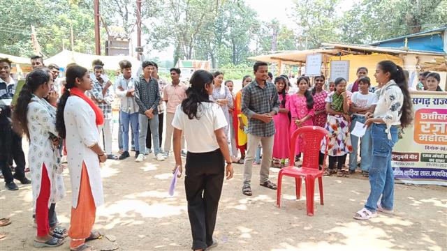 राज्य के रजत जयंती के अवसर पर नुक्कड़-नाटक का आयोजन 