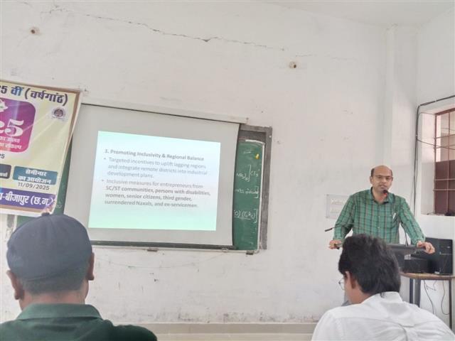 राज्य के रजत जयंती के अवसर पर आयोजित सेमीनार मे डॉ. धवल गुप्ता द्वारा प्रस्तुतीकरण 